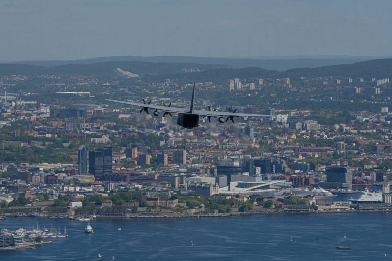 USA flygvapens 61 lufttransportdivision besöker Norge och Sv