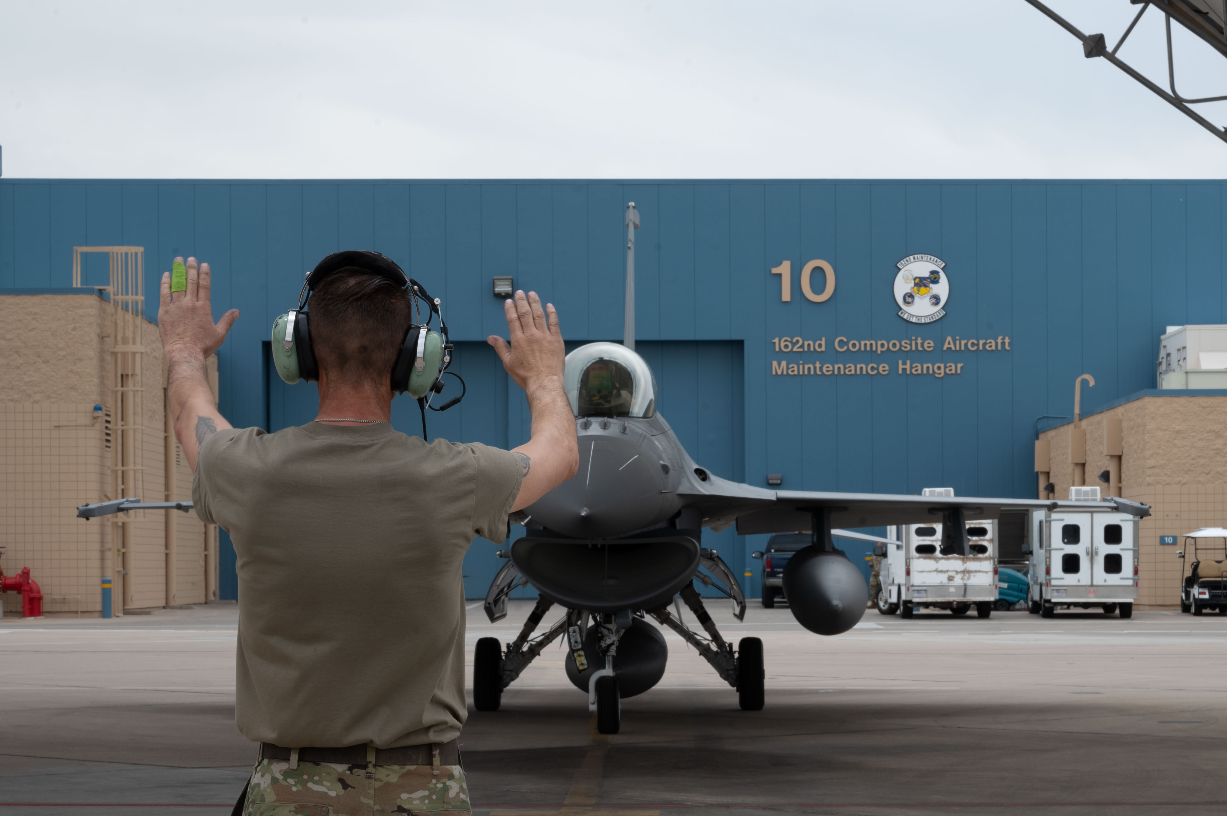 Slovenský F-16 Block 70 prichádza na leteckú základňu Morris