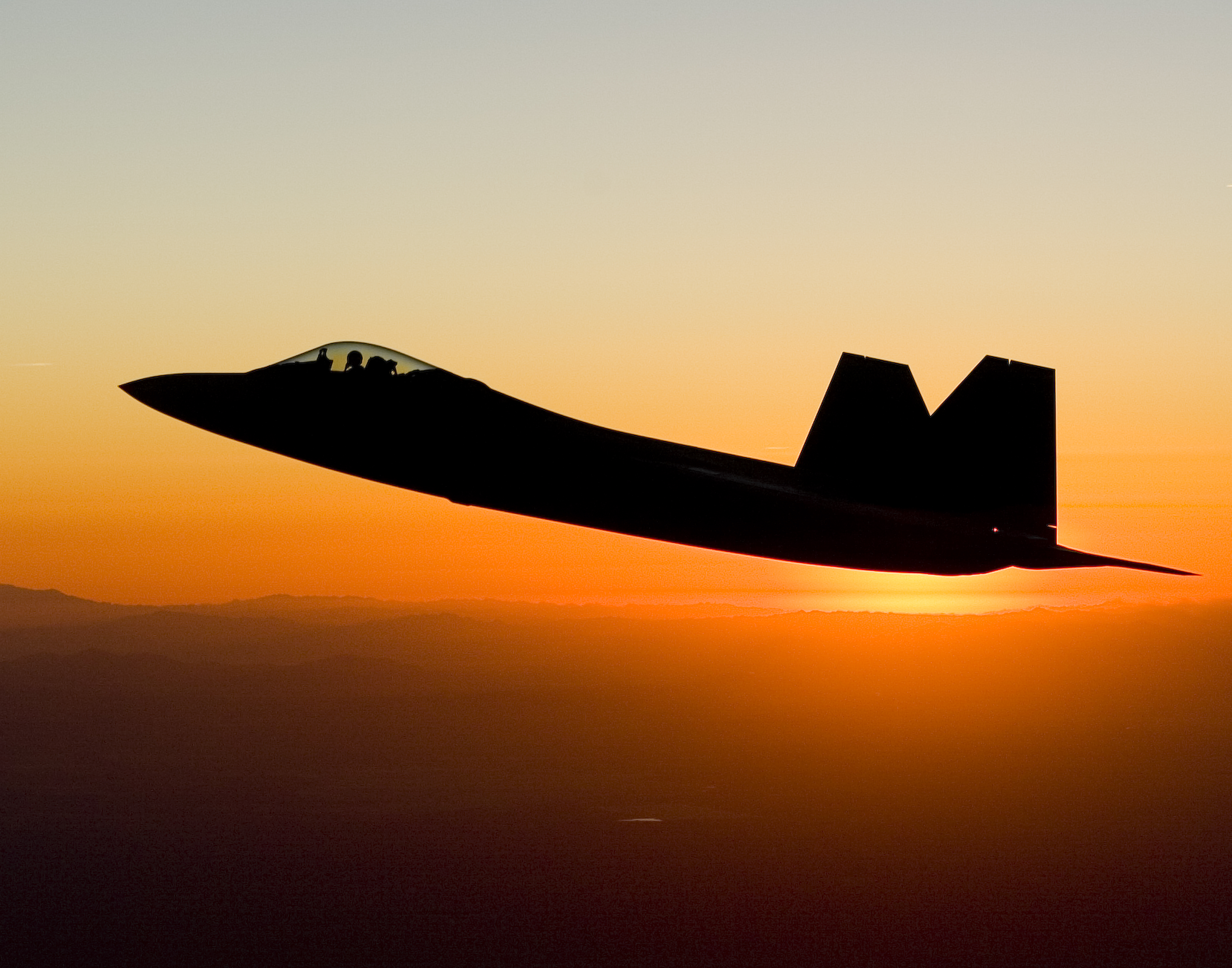 how fast does the f 22 raptor go