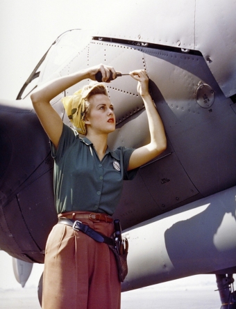 Rosie the Riveter' reunites with plane she helped build